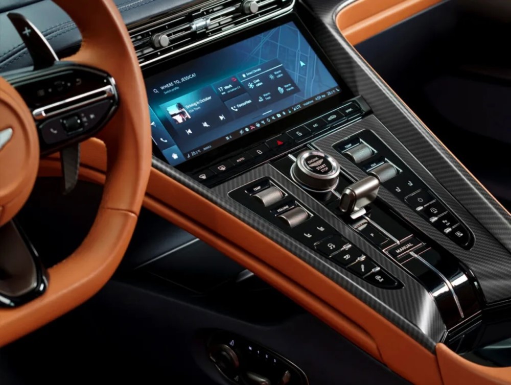 Sistemul infotainment personalizat Aston Martin